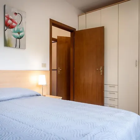 Apartment Lacona Con Giardino *