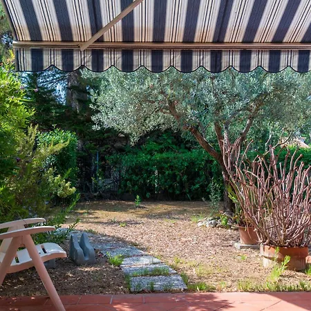 Appartement Lacona Con Giardino *
